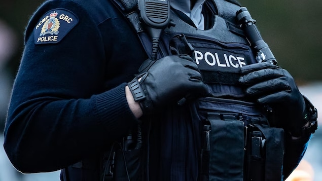 police-generique-policier-grc-uniforme-logo_qukgq