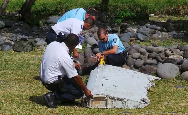 留尼汪岛发现的疑似MH370班机残骸。 路透社