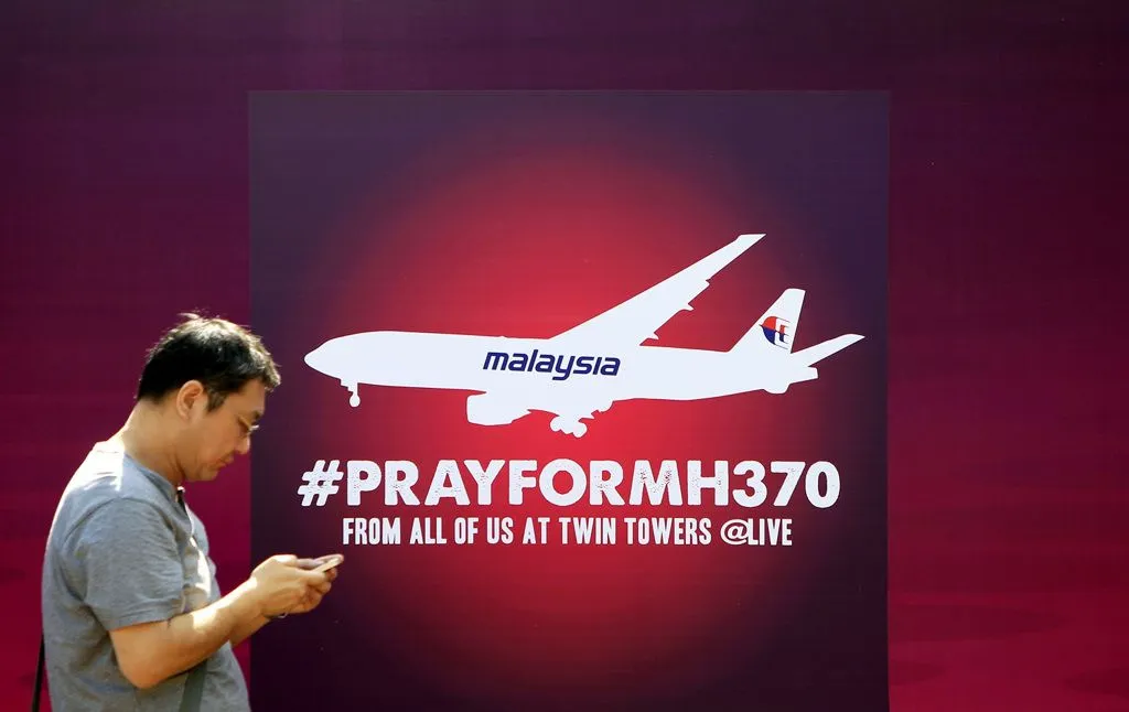 2014年3月，吉隆坡街头竖立“为马航MH370祈祷”的看板。 AP
