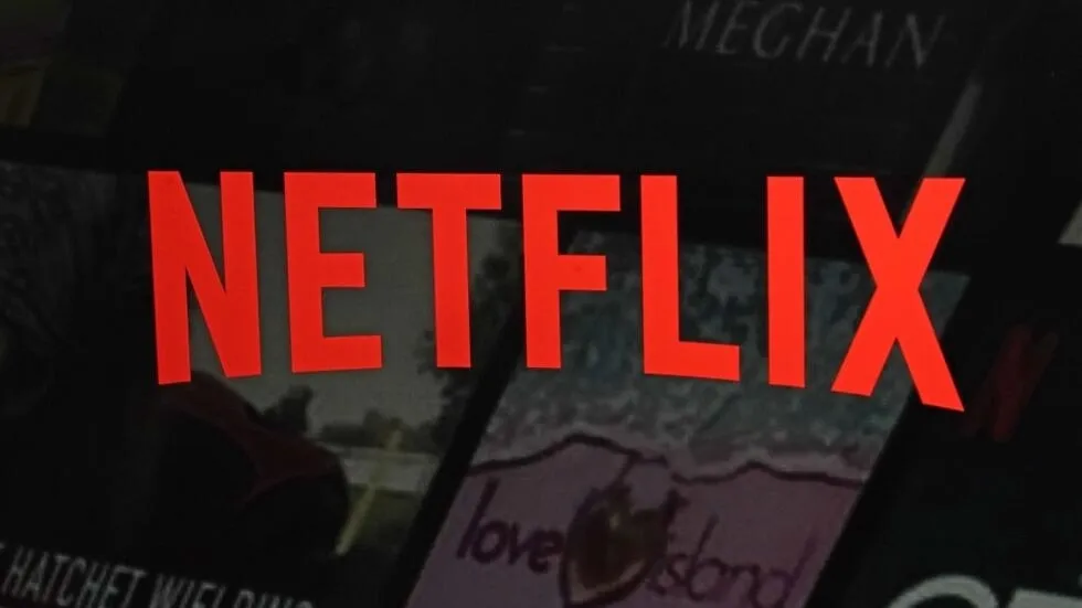 Netflix, le géant américain de la vidéo à la demande, a annoncé mardi 23 mai 2023 restreindre la possibilité aux utilisateurs de partager leurs codes d'accès.